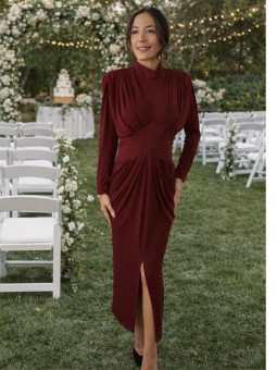 Vestido Midi Burdeos Elegante con Manga Larga y Drapeado | Moda para Bodas y Eventos