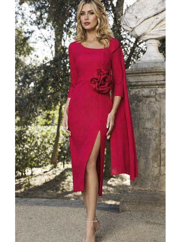 Vestido rojo elegante con abertura y detalle floral – Moda de fiesta y eventos