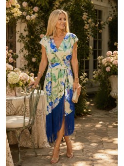 Vestido de fiesta floral con flecos lilas y sandalias doradas | Invitada perfecta