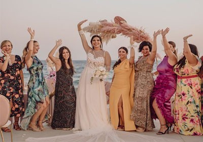 La elegancia no tiene talla: Celebramos la diversidad en la moda de invitada de boda image
